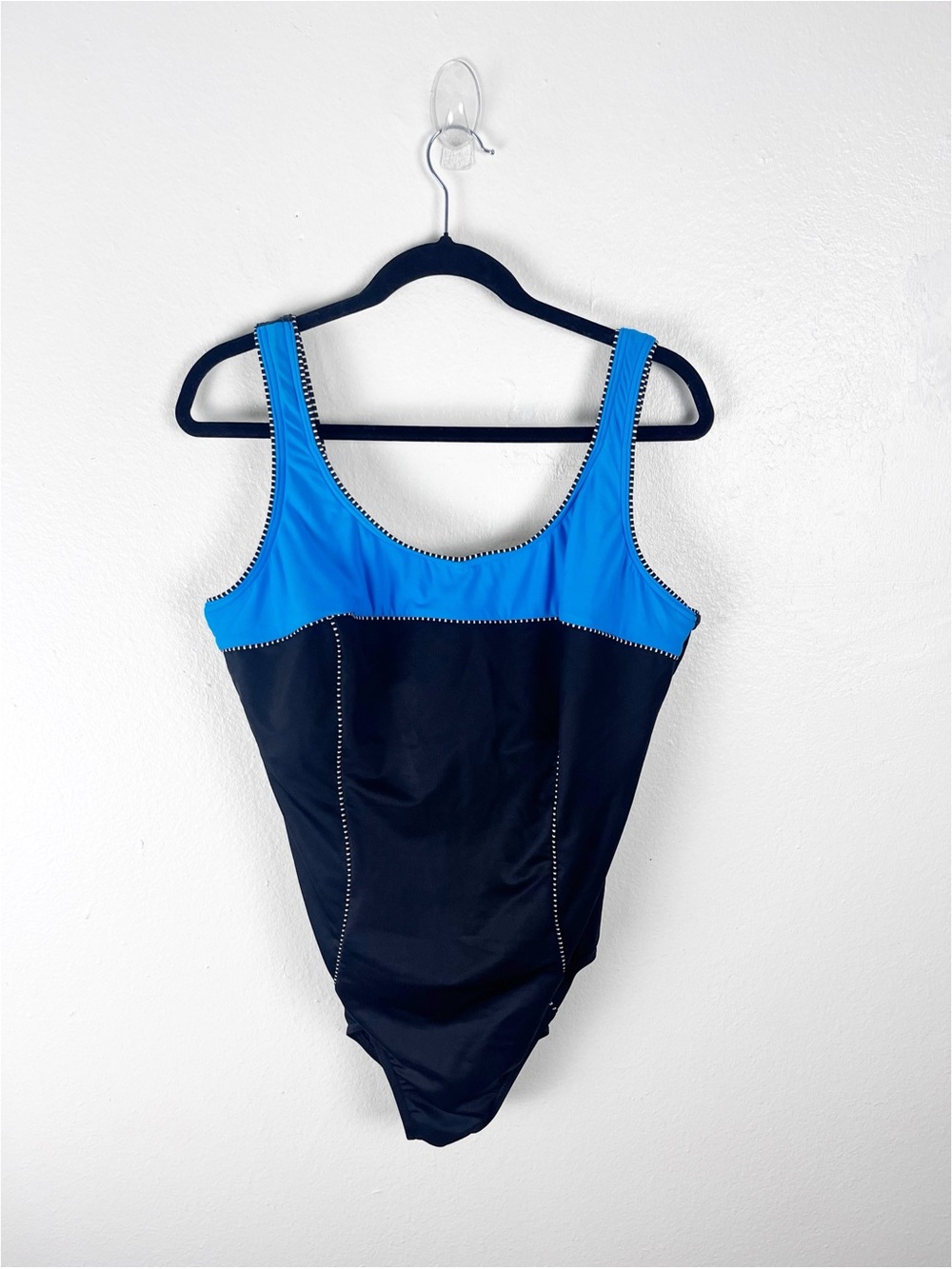 MIRACLESUIT Colorblock Keyhole Back Tummy Control One Piece Swimsuit Size 14/16